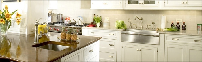 Mooie lichte keuken met kookeiland